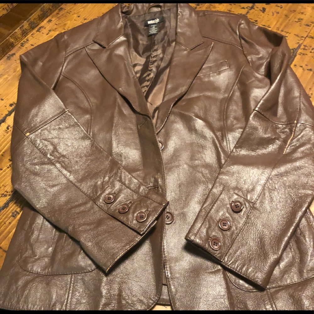 Women’s leather pcoat